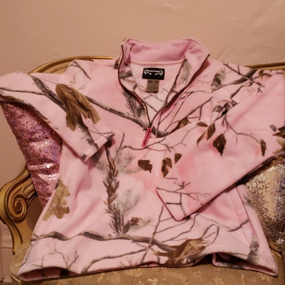 Flees pink camo half zip long sleeved sweater.